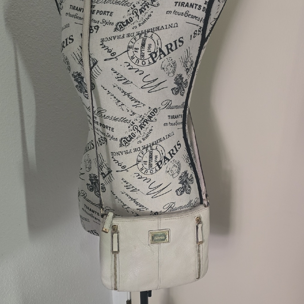 Calvin Klein Off White Leather W/ Gold Hardware Small Crossbody Bag (GOOD)✨️🤍✨️
